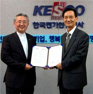 이상훈 전기안전공사 상임감사(왼쪽)와 김혜준 가스안전공사 상임감사. 
