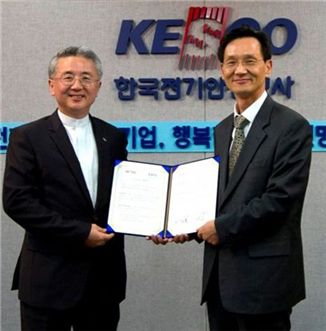 이상훈 전기안전공사 상임감사(왼쪽)와 김혜준 가스안전공사 상임감사. 
