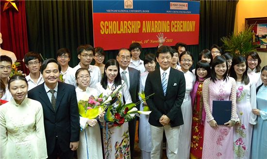 포니정 재단, 베트남 대학생 60명에 장학증서 전달