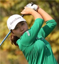 김인경, 선두와 4타 차 3위 