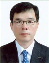 전윤수 웅진폴리실리콘 대표이사 전무.