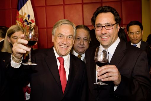 2010년 칠레 건국 200주년 기념식에 참석한 칠레 대통령과 콘차이토로 와인 메이커 모습.