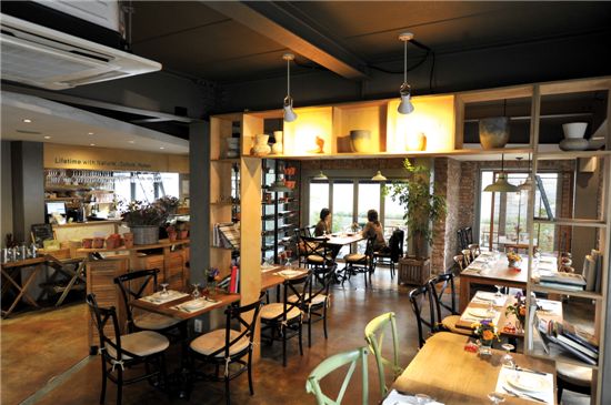 샛노란 은행잎 흐드러진 ‘시크릿 가든’의 바비큐 파티