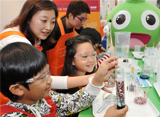 한국바스프, 초등학생 대상 화학교육 프로그램 개최