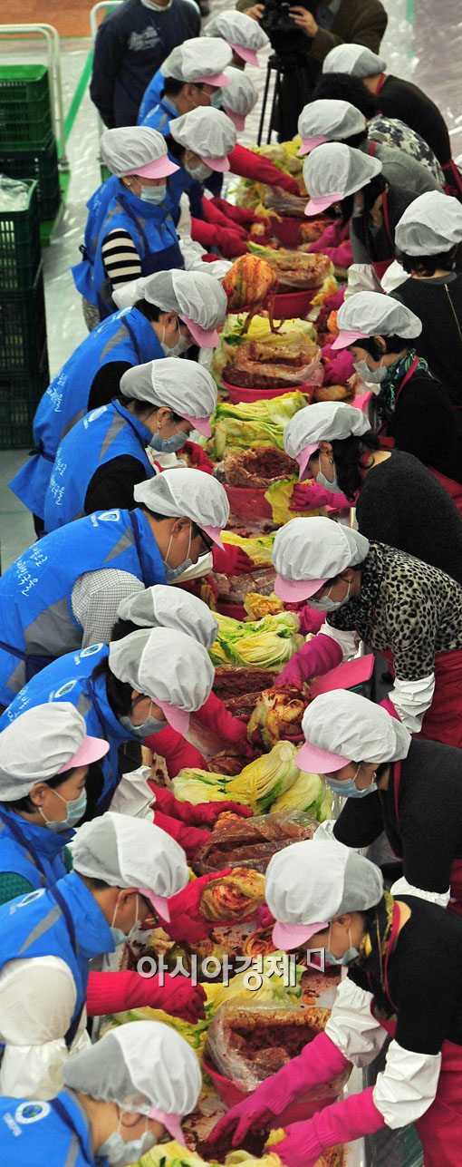 [포토] 어려운 이웃을 돕기 위한 분주한 손길