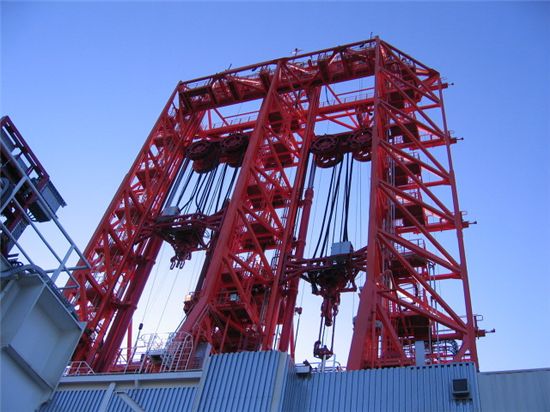 [배 이야기] 바다 한가운데서 원유 뽑아내는 ‘거대 구조물’