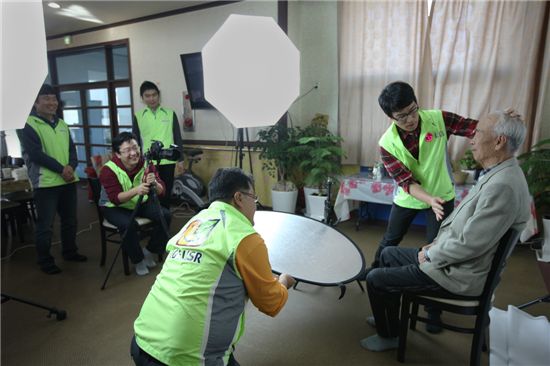 LG 임직원 1만 2천명, '사랑'과 '나눔'으로 추위 녹인다 