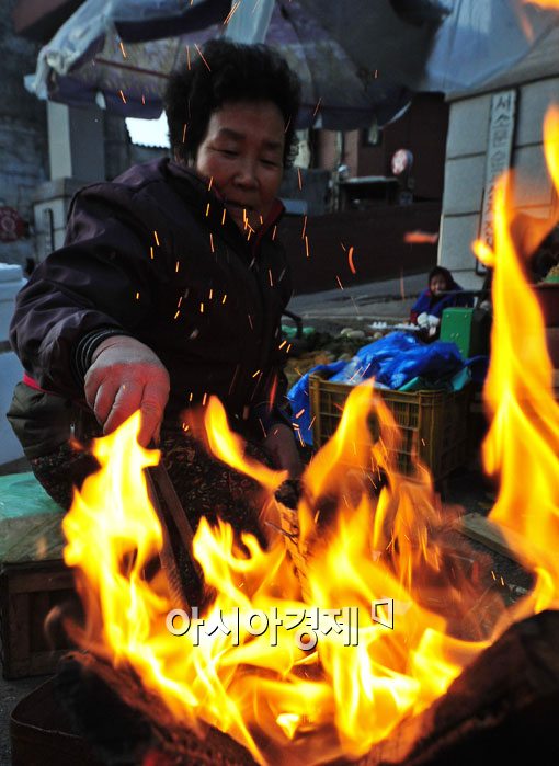 [포토] "추울때는 모닥불이 최고여~"