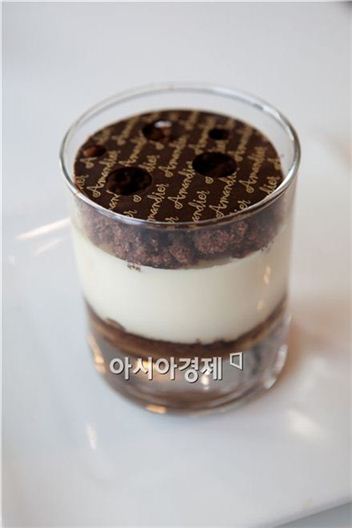 [아시아경제의 건강맛집] 프랑스 정통 베이커리 '아몬디에 Amandier' - 색깔난다구? 맛깔난다니까~