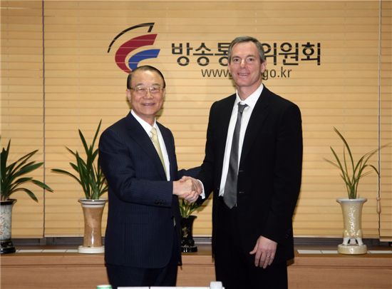 폴 제이콥스 퀄컴 회장, 최시중 위원장 면담