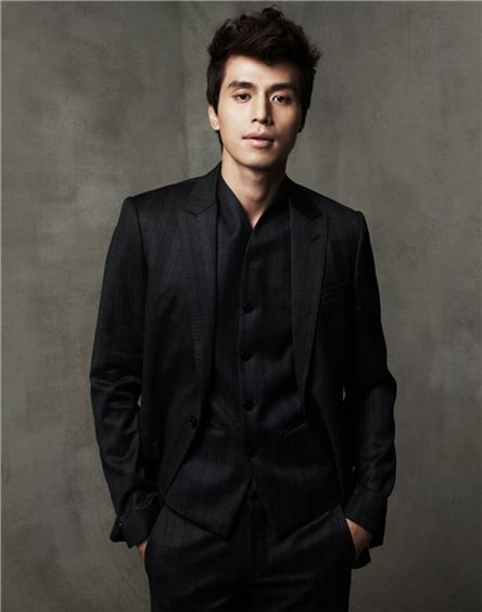 Lee Dong-wook signs with a new talenthouse