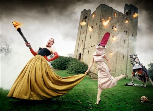 ▲ 알렉산더 맥퀸 & 이자벨라 블로우(Alexander McQueen & Isabella Blow)_ Burning down the House _ 1996 ⓒ David LaChapelle