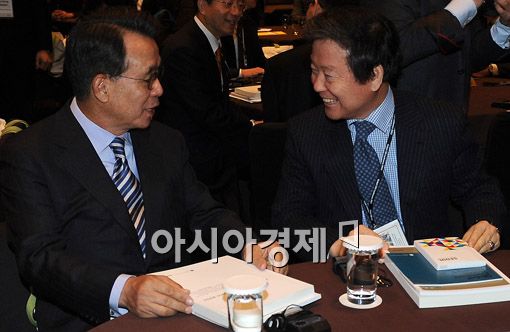 [포토] '대화 나누는 한 전 총리-이 회장'