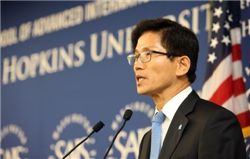 한·미FTA '전운'?..김 지사 "잘한 일"vs 도의회 "궐기"