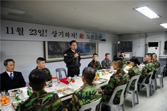 李대통령, 서방사 방문.."北, 연평도 포격 공식사과해야" 