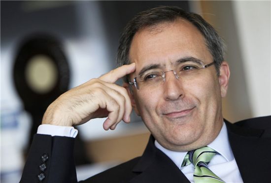 [글로벌 페이스] IHG 리처드 솔로몬스 CEO