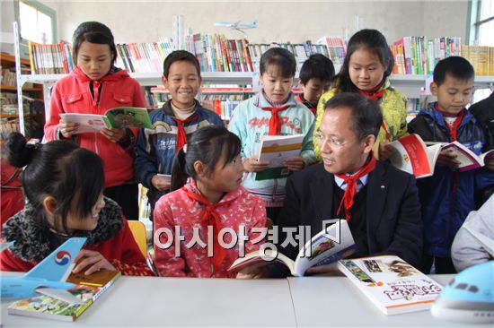 대한항공, 中 시골학교에 '꿈의 도서실' 기증