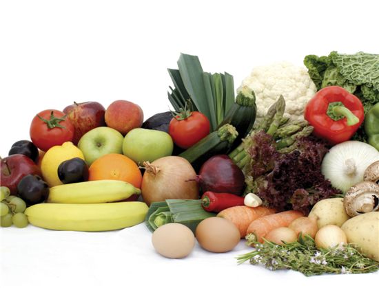 "먹지 말고 피부에 양보하세요"…슈퍼푸드 영양분 담은 화장품 '속속'