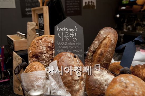 [아시아경제의 건강맛집] "발효빵 나가신다, 빵빵~" - 해방촌 'HACKNEY 해크니'