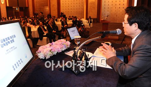 [포토] 권혁세 "신용카드 발급 까다로워진다"