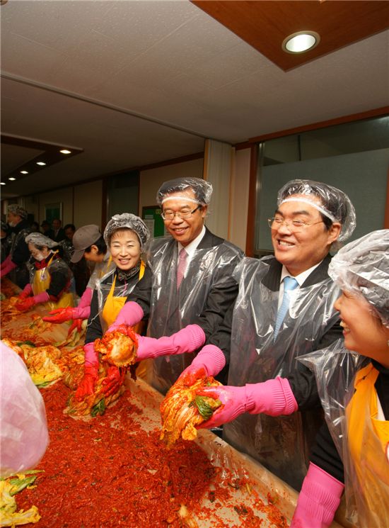 용산구, 사랑의 김장 나눔 행사 가져 