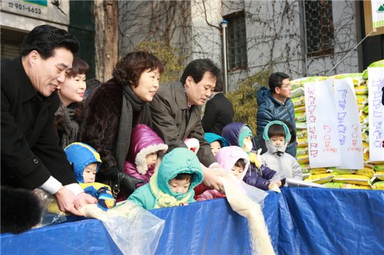 강북구, 어려운 이웃 위한 희망 모금운동 펼쳐 