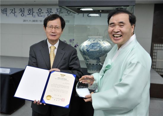 금호석유화학, 조선시대 백자 도자기 기증