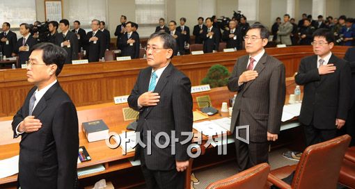 [포토] '국민의례하는 법원장들'