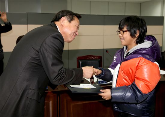 금천구체육회, 운동부 학생 25명에 장학금 전달