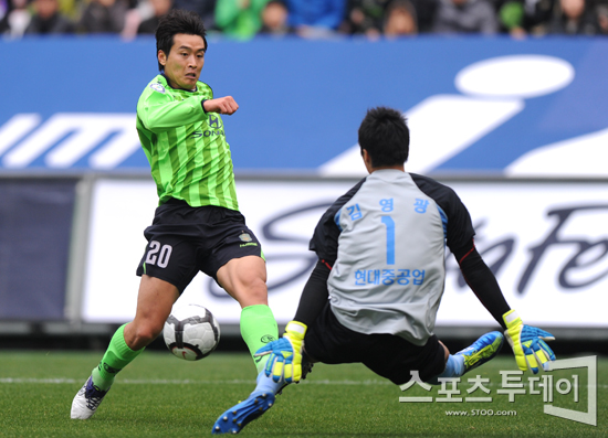 [포토] 이동국 '(김)영광아, 비켜봐'