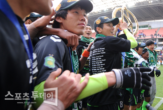 [포토] 전북 현대 '우리가 2011 K리그 챔피언!'