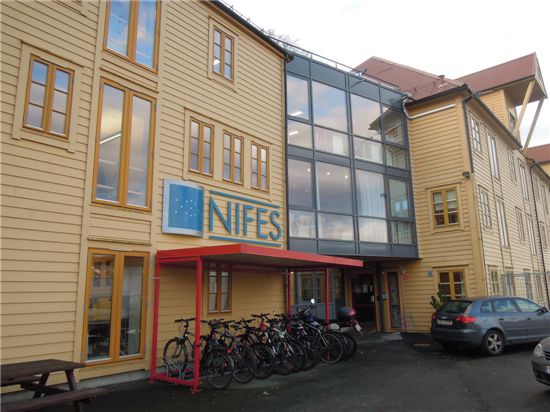 노르웨이 베르겐(Bergen)에 있는 국립 영양 및 수산물 연구소(NIFES)의 모습. 이 곳은 정부와 산업계 등의 지원을 받아 수산물 안전 검사 등을 하는 기관이다. 