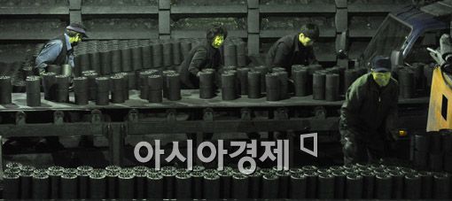 [포토] '본격 겨울 알리는 연탄'