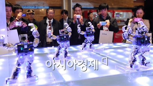 [포토] '커버댄스 추는 로봇 어때요'