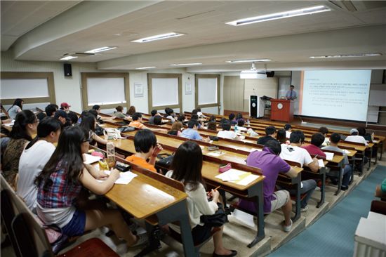 기술과 혁신의 경영을 다루는 분야로 건국대학교 기술경영학과(MOT)는 국내 최초의 기술경영학과로서 경영학의 핵심 분야에 대한 폭넓은 이해를 바탕으로 기술경영의 이슈, 분석틀 및 방법론을 학습하고 기업 및 공공부문에 대한 응용능력을 습득할 수 있다.