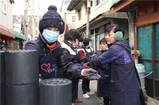 웅진코웨이, 부산서 '또또사랑 연탄나눔' 활동