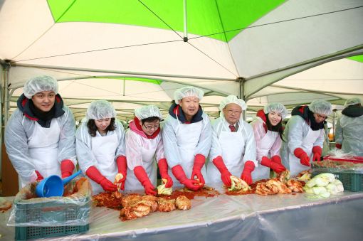 한국 필립모리스, '사랑의 김치 나누기' 행사 개최