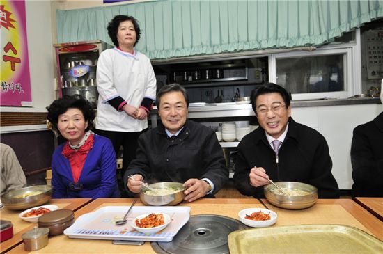 목동손칼국수집 