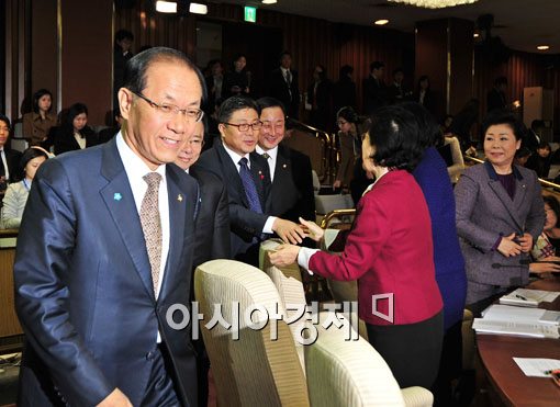 [포토] 웃고 있는 황우여 원내대표