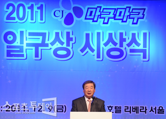[포토] 구본능 KBO 총재 '일구상 시상식 축하합니다'