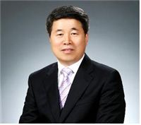 관리자분야상을 받은 서울 양진중 김병오 교장