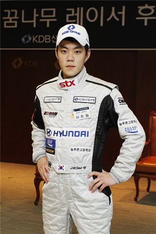 '2011 한국모터스포츠 어워즈'에서 '올해의 드라이버'로 선정된 서주원 선수.