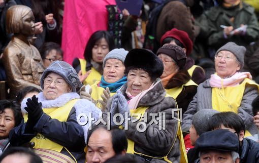 [포토] '1000회 수요집회 참가한 위안부 할머니들'