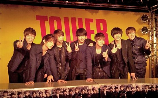 U-Kiss at their high-five event at Tower Records in Tokyo, Japan on December 14, 2011. [NH Media]
