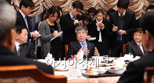 [포토] 김중수 "내수가 내년 경제성장 이끌것"