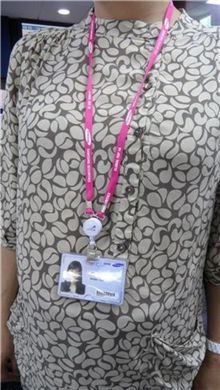 삼성증권, 핑크컬러 사원증