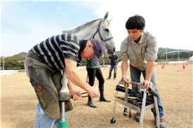 [말산업이 뜬다]“말과 사랑에 빠졌더니 고수익도 따라 오데요”