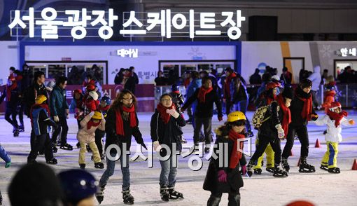 [포토] '서울광장 스케이트장 열려'