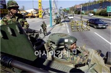 "인천에 총을 든 군인과 탱크가 도대체 왜?"