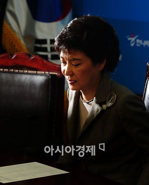 [포토] 비대위 참석하는 박근혜 위원장
